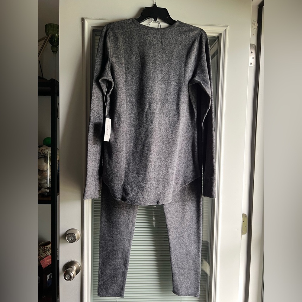 Charcoal Gray Loungewear NWT
Perfect for the fall winter months